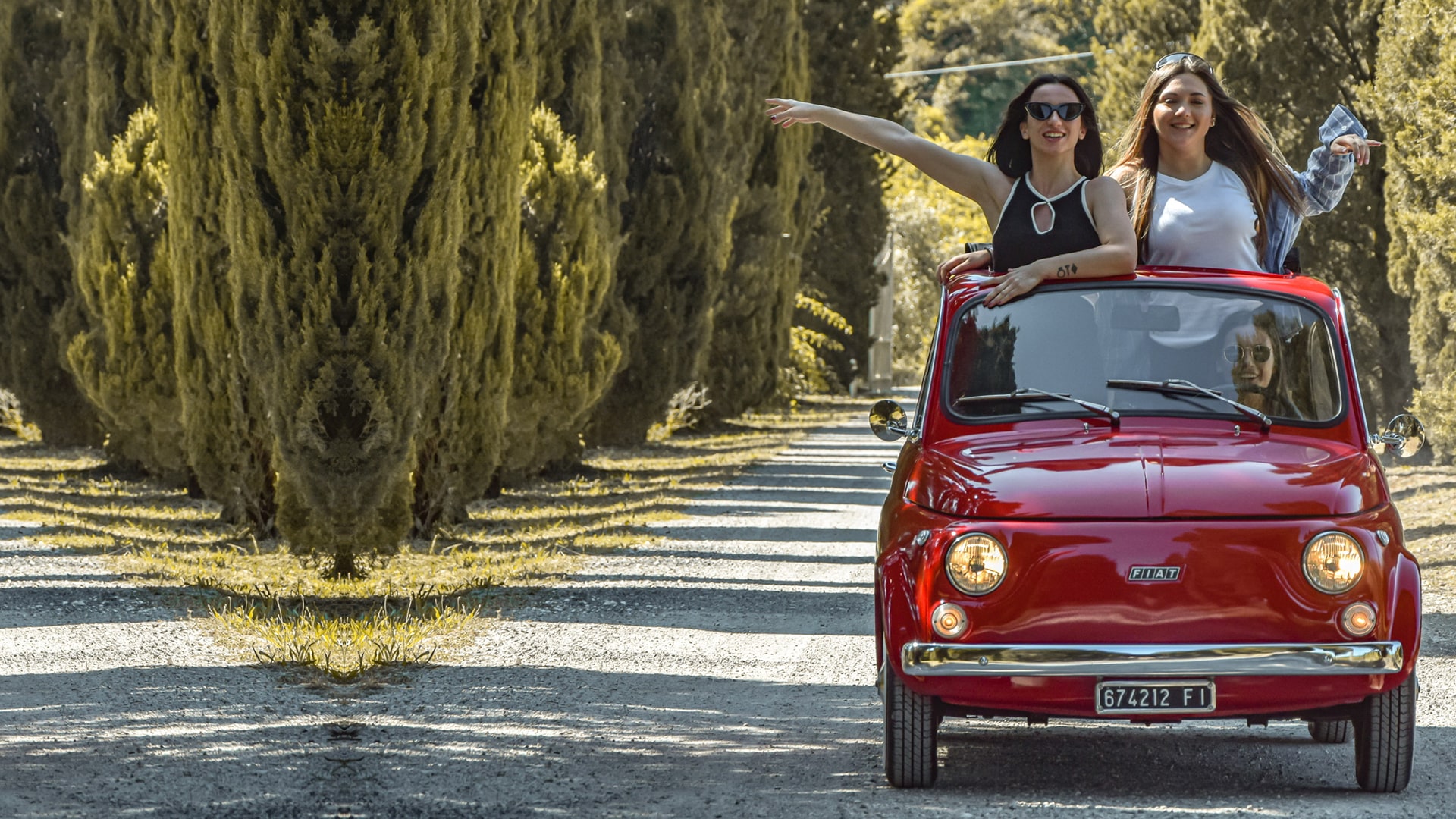 Noleggio Fiat 500 d'epoca per esplorare campagna Toscana e vigneti suggestivi di San Miniato