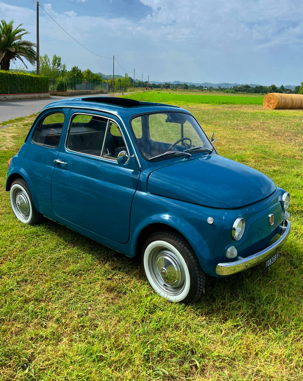 Ln classic rent noleggio auto d'epoca Fiat 500 blu turchese