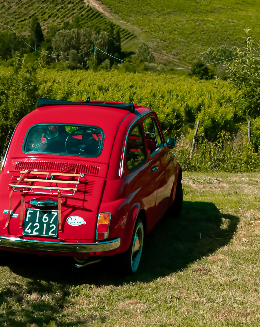 Noleggio Fiat 500 d'epoca per esplorare campagna Toscana e vigneti suggestivi di San Miniato